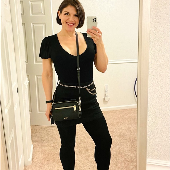 Meet your Posher, Beth - Picture 2 of 2